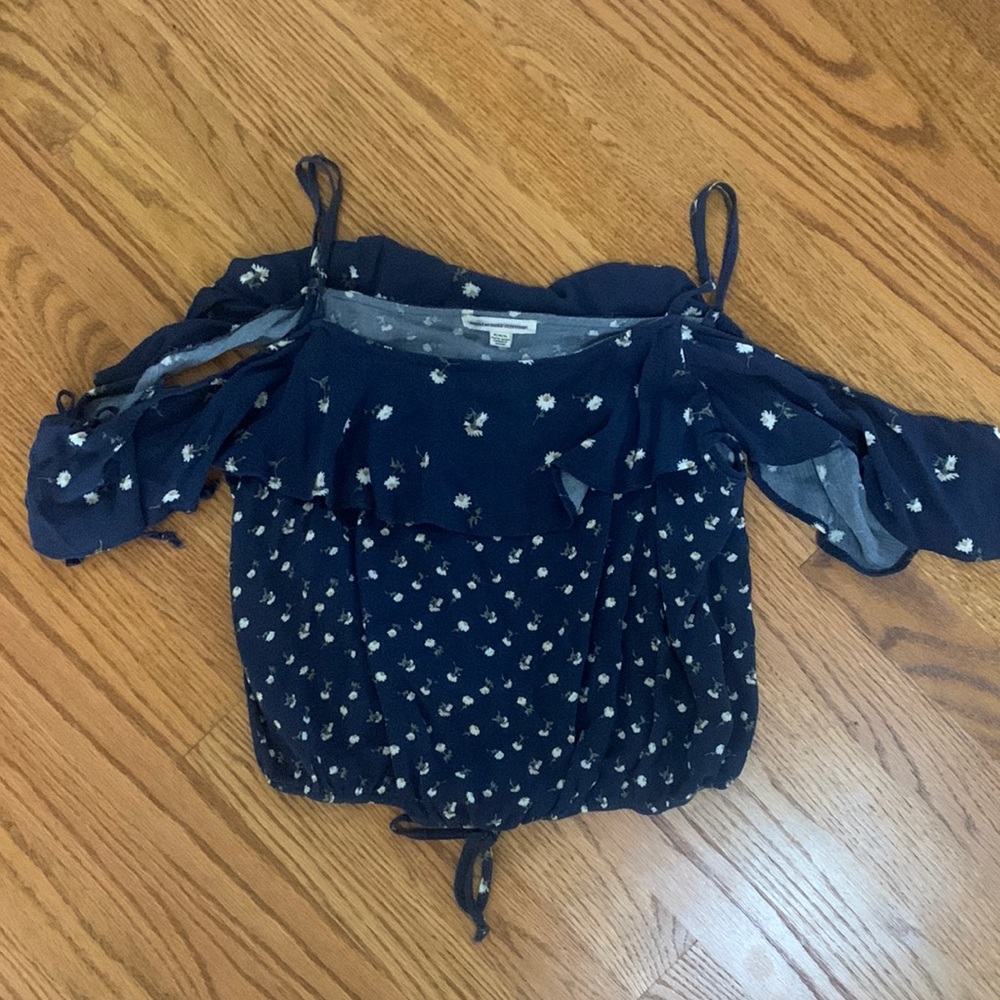 american eagle off the shoulder floral shirt. size medium.